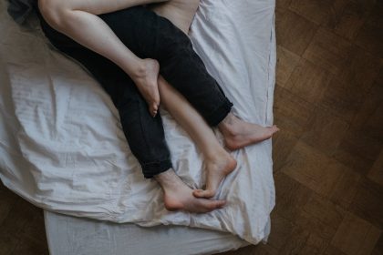Почему ваши ноги трясутся после секса: что это говорит о здоровье?