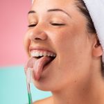 Преимущества чистки языка и как делать это правильно