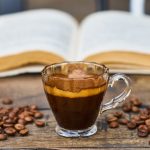 Как правильно пить кофе для долголетия? Новое исследование