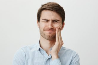 Почему после частого полоскания рта у вас болит зуб?