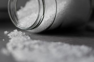 Сколько соли в день нужно для здорового сердца: рекомендации ВОЗ