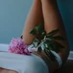 Почему появляется неприятный запах мочи у женщин: основные причины