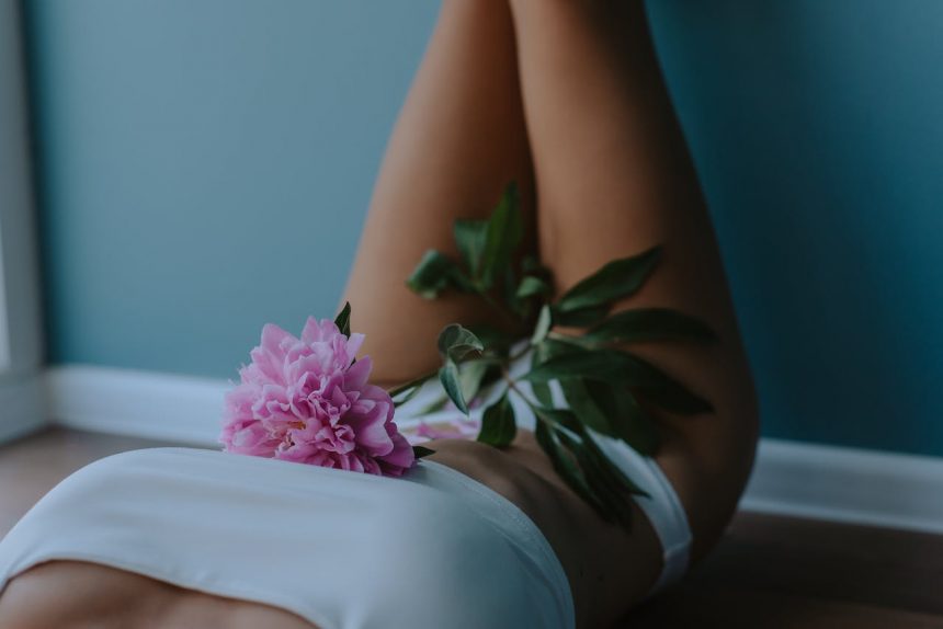 Почему появляется неприятный запах мочи у женщин: основные причины