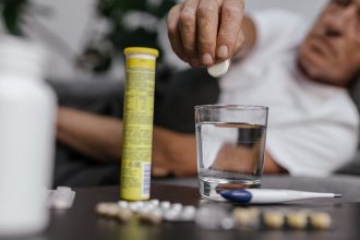 В Украине стремительно растет заболеваемость ОРВИ и COVID-19: что важно знать