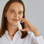 Обычный назальный спрей — новая защита от COVID-19? Что известно на сегодня