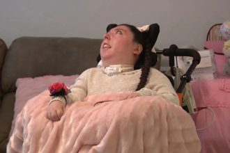 Девочка без мозга отпраздновала 20-летие: как любовь и вера победили прогнозы врачей