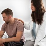 Может ли женщина оформить больничный для ухода за больным мужем в Украине: новые правила