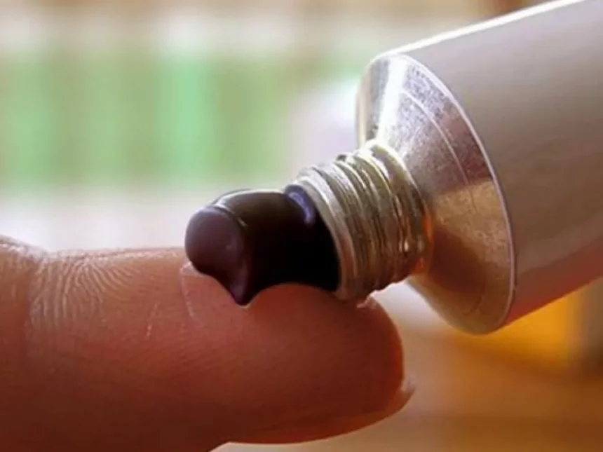 Эффективна ли мазь Вишневского: хирург предупреждает об опасности