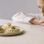 Не хочется есть в жару: на что указывает потеря аппетита и нужно ли себя заставлять есть
