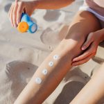 SPF 50 или 30: есть ли разница и какой выбрать для защиты кожи от рака