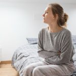 Тяжесть в желудке: причины, что делать в домашних условиях и когда обращаться к врачу